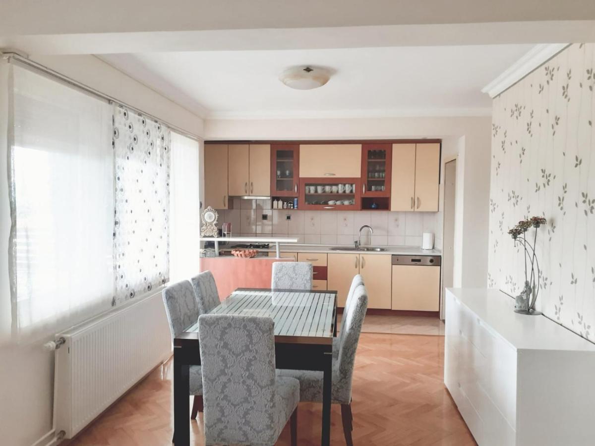 Spacious 80M2 Apartment In The Center Liyubuşka Dış mekan fotoğraf
