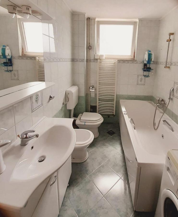 Spacious 80M2 Apartment In The Center Liyubuşka Dış mekan fotoğraf